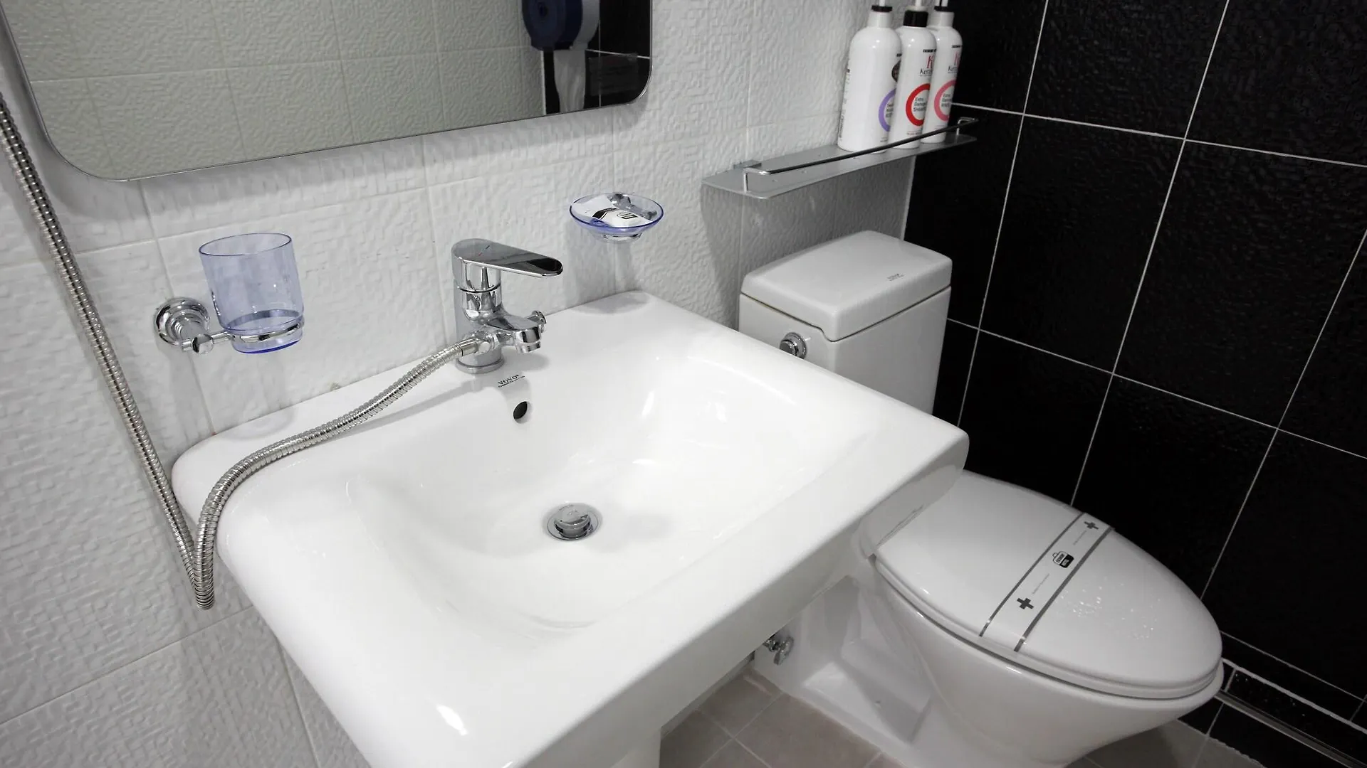 Ekonomy Hotel Myeongdong Premier Seoul Hostel