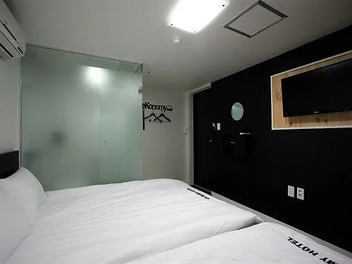 Ekonomy Hotel Myeongdong Premier Seoul Hostel