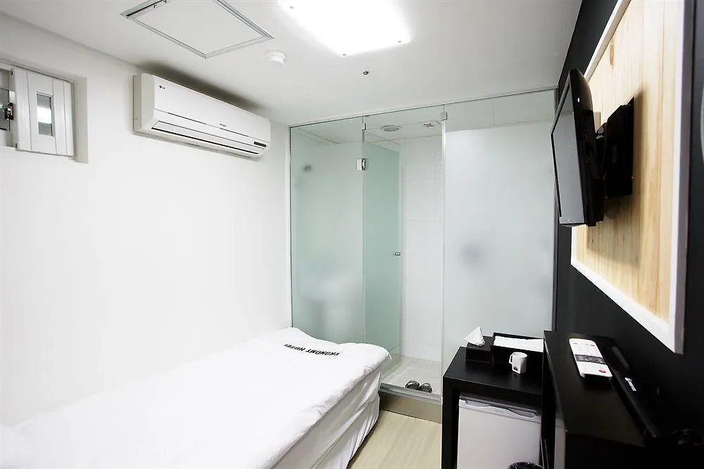 Ekonomy Hotel Myeongdong Premier Seoul Hostel